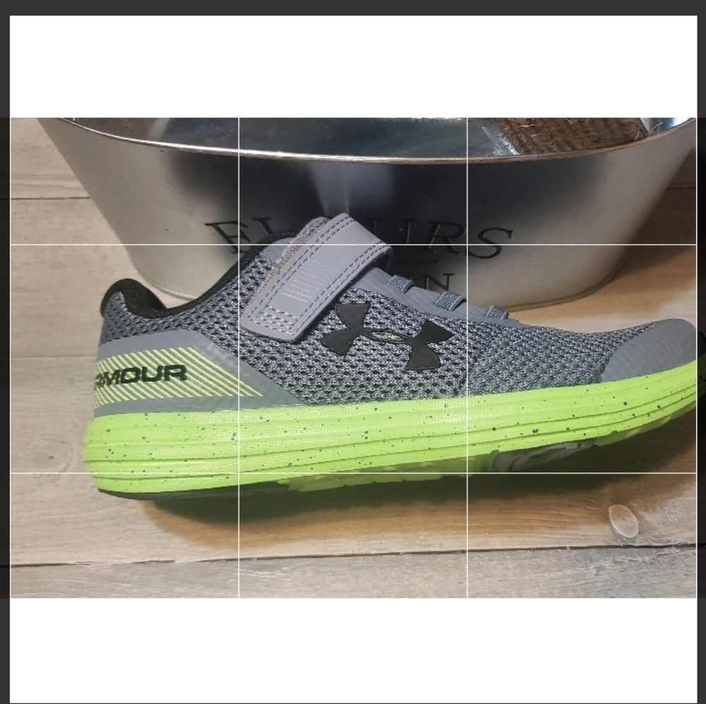 Under armour boys tennis shoes